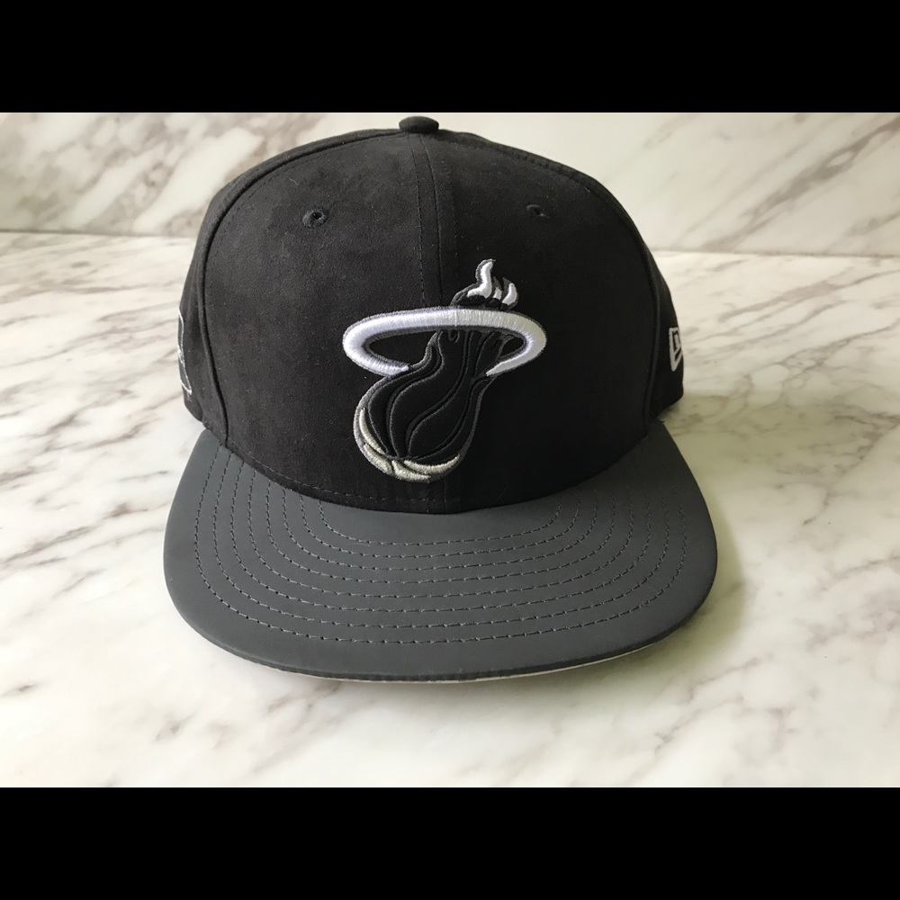 NEW NewEra 59/50 Fitted Black Miami Heat hat 7 3/8
